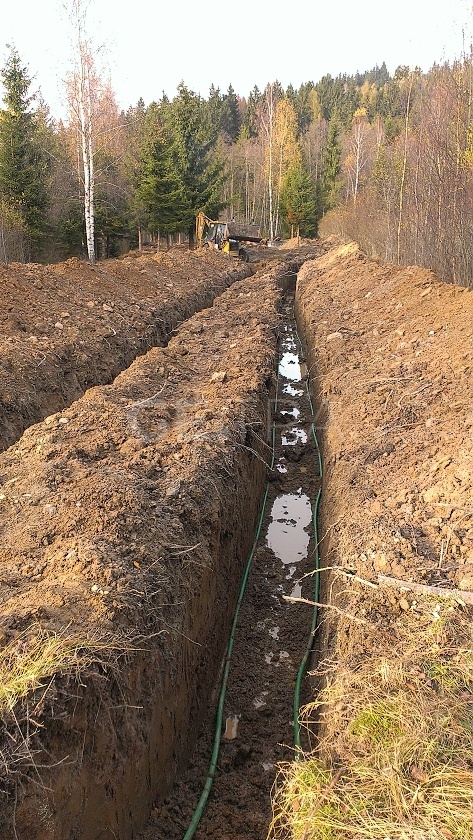 Výkop kolektoru v terénu